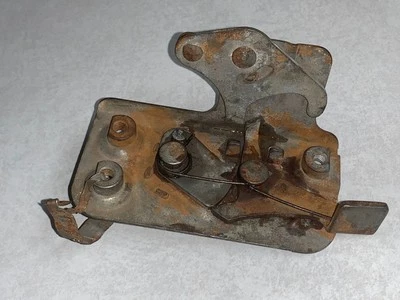 1960 - 1963 CHEVROLET TRUCK GMC 1964 - 1968 TILT LH DOOR LOCK LATCH NOS 3771545 - Image 1 of 4