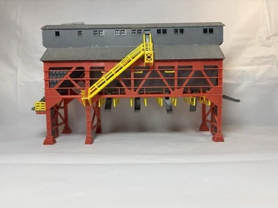 N Scale IHC Kit Assembled Cheyenne 650 Ton Coal Bunker with 6 Chutes - Image 1 of 4