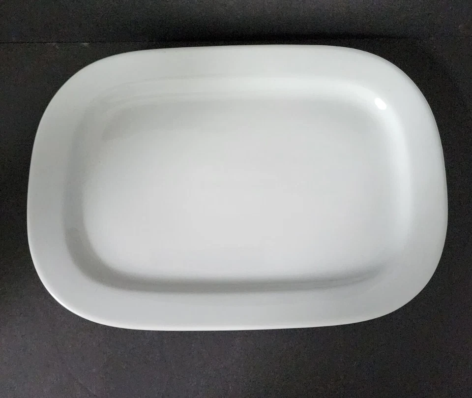 CRATE & BARREL OVAL SERVING PLATTER PORCELAIN MICROWAVE OVEN Plate Tray 13"x9" - Image 1 of 4