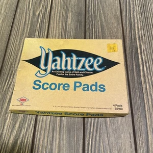 Vintage Yahtzee Notenblöcke mit Originalkarton von Milton Bradley Co. Modell # E6100 - Bild 1 von 6