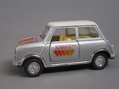 D652 Tai Cheong Toys Mini Cooper Mk I Cuore Romantico Argento 1/34 Friction OK - Immagine 1 di 4