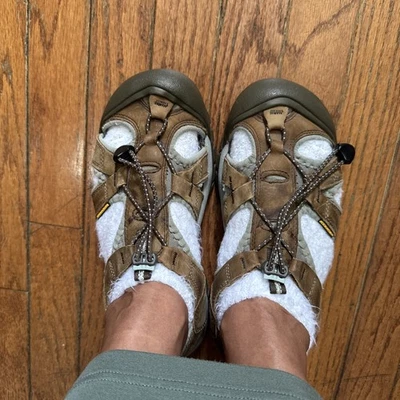 KEEN Sandals Brown Leather Pre Owned. Wmns Fits Size 9. Great Condition. - Image 1 of 4