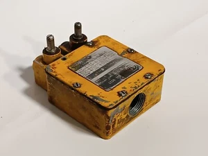 Allen Bradley BUL802T NEMA A600 Oil Tight Limit Switch Series C, as shown - Picture 1 of 6