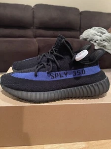 Size 11 - adidas Yeezy Boost 350 V2 Low Dazzling Blue - Picture 1 of 5