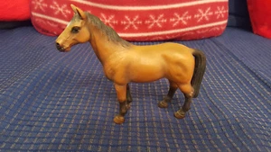 Hannoveraner Stute von Schleich braun Fuchs Pferd Gummitiere - Bild 1 von 4