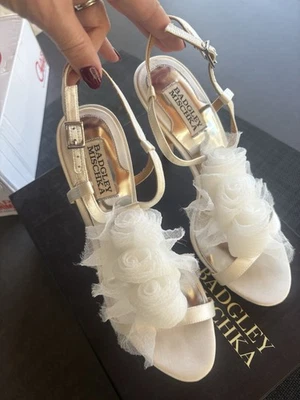 Badgley Mischka Women's Heel 8.5 Cissy White Flower Perfect for Your Wedding Day - Image 1 of 4