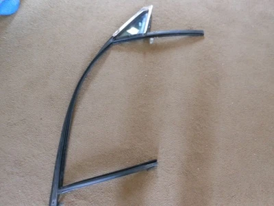 13 14 15 16 17 18 19 20 Lincoln MKZ puerta delantera derecha ventilación vidrio lado pasajero Foto 1 de 3