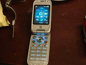 Téléphone portable à clapet Sony Ericsson Z750i vintage rétro ancien collector 2007 - Photo 1 sur 14