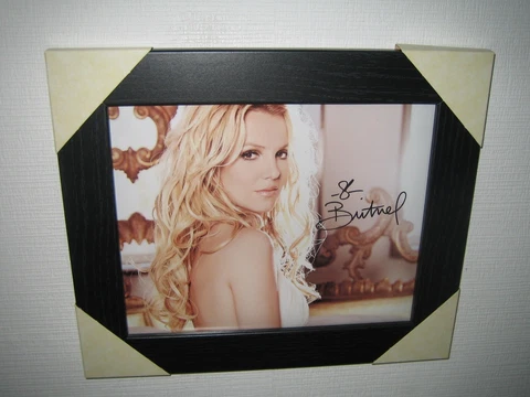Britney Spears ; Gorgeous Hand Signed Photograph (8x10) Framed + CoA Cover