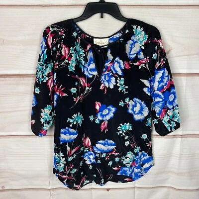Blusa suéter Yumi Kim Top para mujer XS negra floral de seda manga 3/4 cuello atado Foto 1 de 4