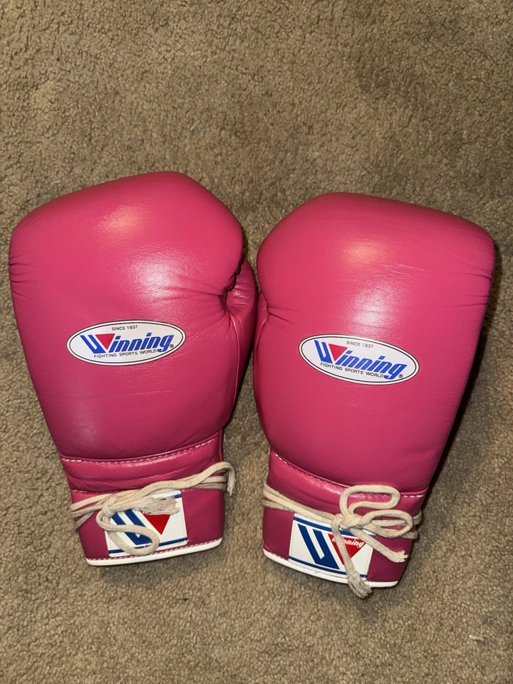 Genuine Professional MS-600 WINNING 16oz BOXING GLOVES Lace Up Boxing Gloves - Image 1 of 4