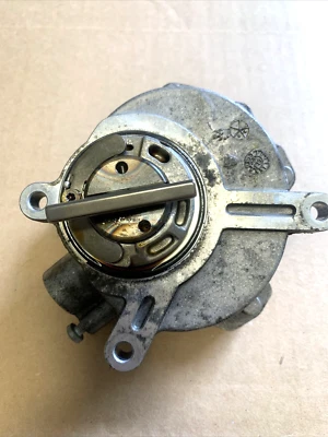 Bomba de vacío BMW 2004-2010 X5 545i 745i 550i 650i 750i 4,4 L 4,8 L OEM 11667635657 Foto 1 de 4