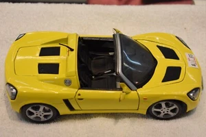 1/18 SCALE MAISTO OPEL SPEEDSTER - Picture 1 of 4