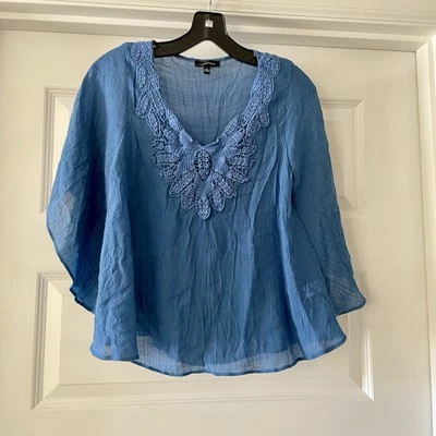Blusa para mujer Spence Top mangas ala murciélago talla pequeña aplique azul claro   Foto 1 de 4