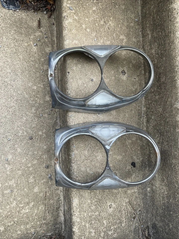 Bisel de faros MERCEDES BENZ W111 220SE 250SE W112, W108, W109 1L-1R Foto 1 de 4