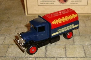 LLEDO - DAYS GONE - 1934 MACK TANKER TRUCK - REGENT OIL - BOXED - Picture 1 of 5