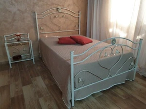 Letto una piazza e mezza in ferro battuto Cuore avorio decorato oro  - Foto 1 di 7