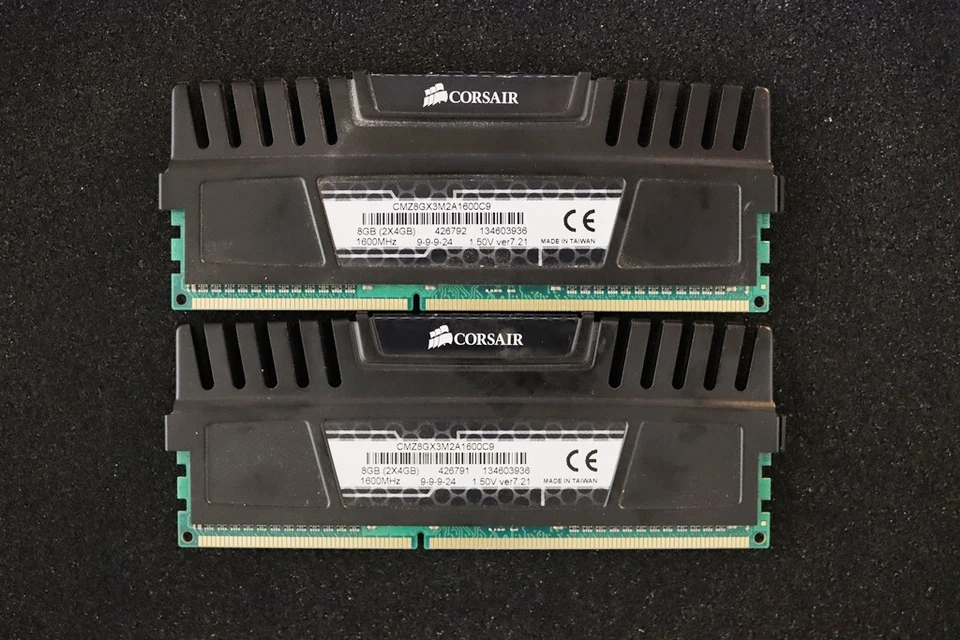 Corsair Vengeance CMZ8GX3M2A1600C9 DDR3 Kit 8GB (2x4) PC3-12800U DDR3-1600 #8195 - Bild 1 von 1