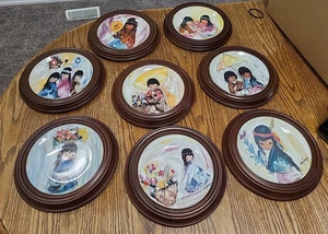 Set aus 8 Vintage Ted De Grazia KINDER DER SONNE limitierte Auflage Tellern von Knowles GERAHMT - Bild 1 von 14