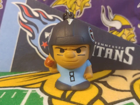2018 NFL SqueezyMates TN Titans QB Marcus Mariota SloFoam 2.5-in fig Teenymates Cover
