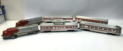 Lionel 2333-20 Santa Fe Locomotive Set w/ 4 Passenger Cars 2530 2561 2562 2563 - Image 1 of 4