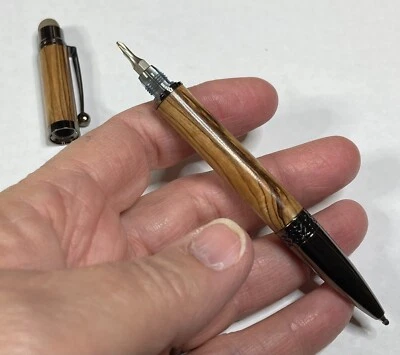 Pluma giratoria de madera de olivo Belén torneada a mano con destornilladores y lápiz óptico KP-37 Foto 1 de 4