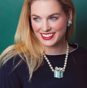 HEIDI DAUS "Today Is A Gift" Holiday Gift Box with Bow Necklace NIB - Picture 1 of 9