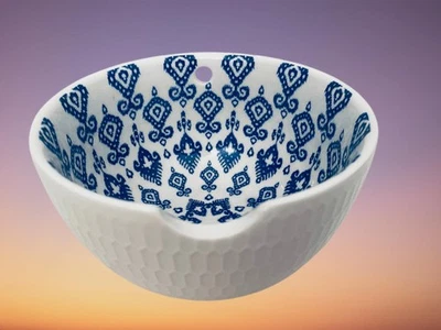 Cuenco de fideos de cerámica texturizada blanca con detalles azules Signature Housewares 6,25" Foto 1 de 4