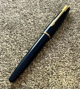 VINTAGE PARKER LADY FOUNTAIN PEN-BLUE GT-14Ct GOLD MEDIUM NIB-ENGLAND-WORKS/C18 - Picture 1 of 8