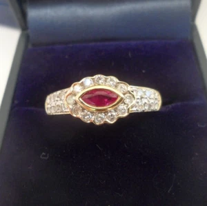 STUNNING 18CT GOLD MARQUISE RUBY DIAMOND SCALLOPED RING UK HALLMARKS - Picture 1 of 17