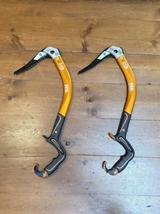 Juego de hacha de hielo ergonómica Petzl solo usada una vez - Imagen 1 de 1