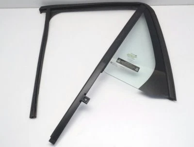 2002-2007 Saturn Vue channel rear s/d window vent glass left OEM 22700437 - Image 1 of 4