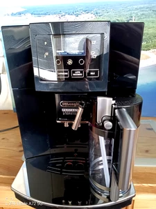 DeLonghi Perfecta ESAM 5556B Graphic Touch, dispositivo de demostración de exposición COMO NUEVO - Imagen 1 de 10
