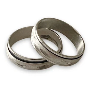 Juego de 2 anillos inquietos unisex con corte de diamante plateado talla 7,5 - Imagen 1 de 5