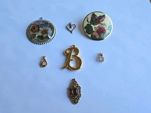 Lote de 7 colgantes vintage hasta ahora tono dorado y plateado  - Imagen 1 de 11