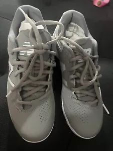 New Balance Women Softball Cleats Size 6 - Picture 1 of 3