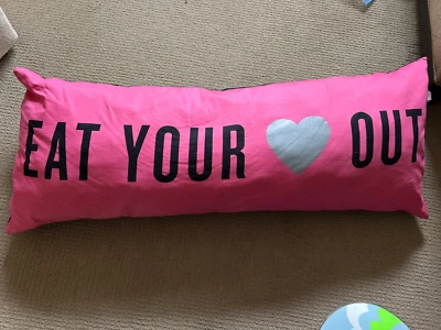 RARO Y2K - Almohada de cuerpo completo rosa Victoria's Secret Eat Your Heart Out Foto 1 de 4