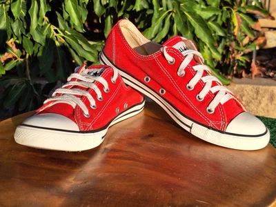 Zapatillas Converse para mujer talla 7 rojas bajas Chuck Taylor All Star lona con cordones Foto 1 de 4