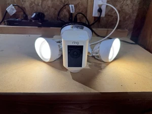 Ring Outdoor Floodlight Cam - Working - Picture 1 of 5