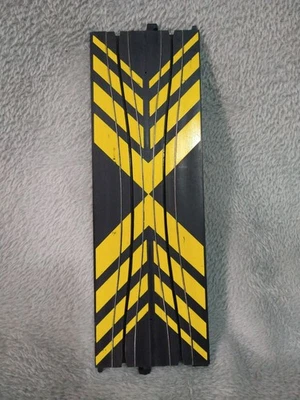 Life Like Track Chicane Squeeze sección de 9 pulgadas sin pestañas rotas Foto 1 de 3