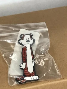 CALVIN AND HOBBES COMIC BILL WATTERSON METAL ENAMEL LAPEL PIN HAT PIN HOBBES NEW - Picture 1 of 4