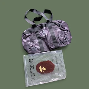 A Bathing Ape (BAPE) Duffle Bag | Black Camo | One Size | Brandneu - Bild 1 von 8