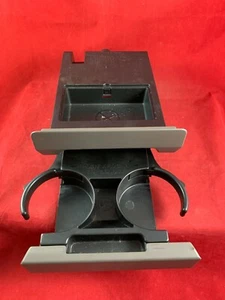 Nissan 68560-7B501 Box-Center 1999-2001 Nissan Quest 685607B501 - Foto 1 di 4