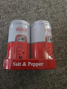 COCA-COLA VENDING MACHINE DESIGN METAL S & P SHAKER SET WITH MEDAL CADDY, NEW! - Picture 1 of 4