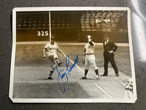 JIMMY PIERSALL AUTOGRAPHED 7X9 B & W UPI TYPE 1 or 2 PHOTO JSA CERTIFICATE - Picture 1 of 3