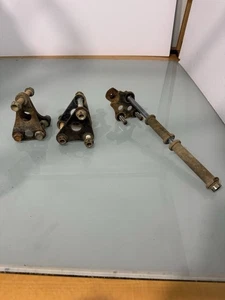 1985 HONDA FOURTRAX 250 MOTOR ENGINE MOUNT STAY BRACKET SET - Bild 1 von 9