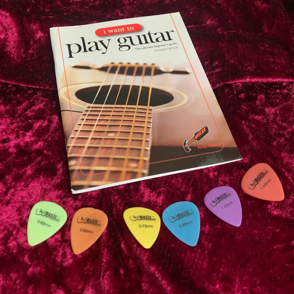 Beginner's Instructional Guitar  Pocket Book from Andy Read + 6 Free Plectrums - Image 1 of 1
