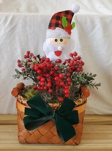 Round Basket w/Artificial Red Beans Little Santa Claus Special Christmas Gift - Picture 1 of 1