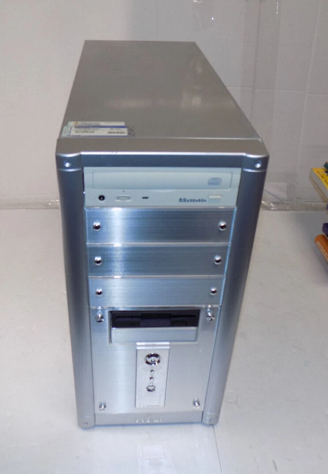 PC de escritorio personalizada AMD Athlon ATI tarjeta de video 2 GB de RAM sin disco duro Foto 1 de 4