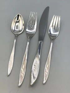 First Frost by Oneida/ Heirloom Sterling Silver 4 piece Place Setting - Picture 1 of 4